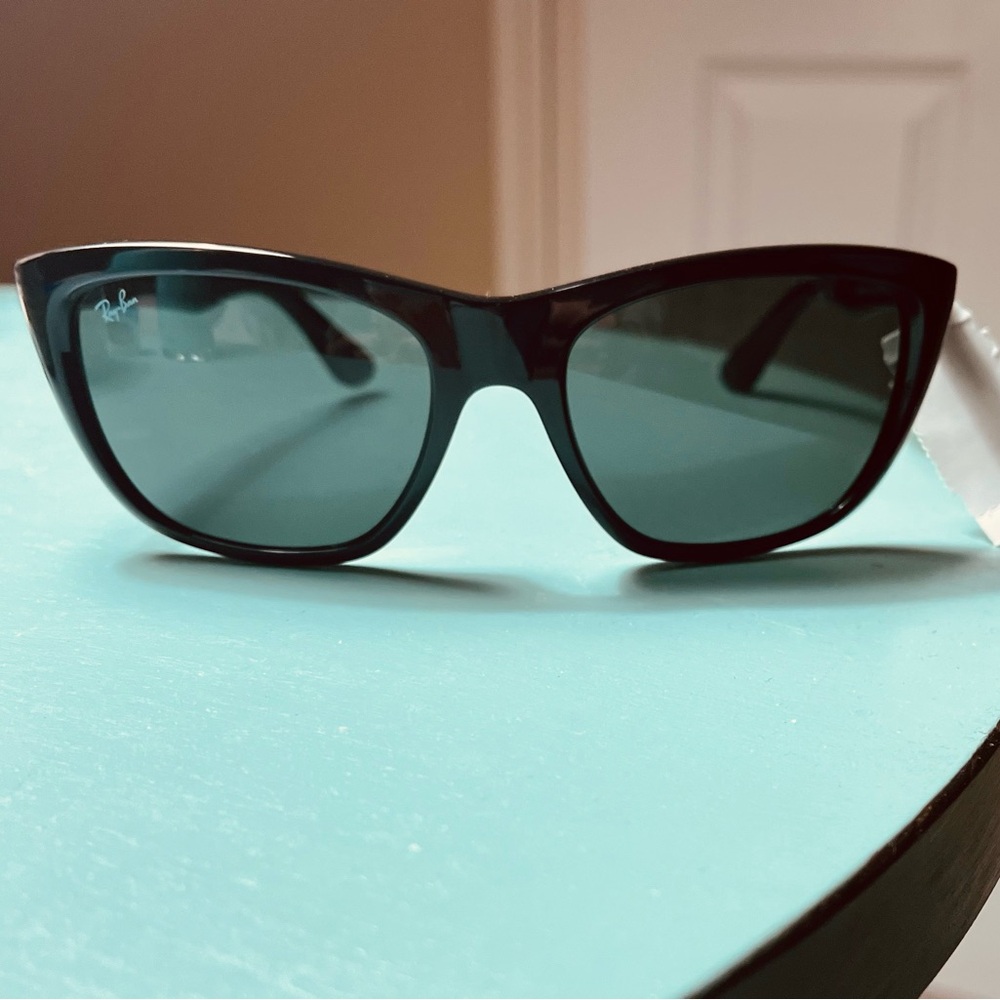 Women’s Ray Ban Black Sunglasses